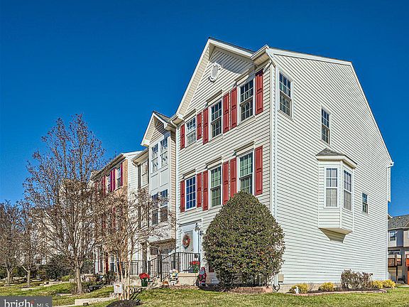 3rd image of 301 Kestrel Dr
