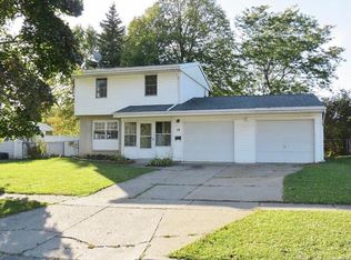14 Centerview Dr, West Seneca, NY 14224