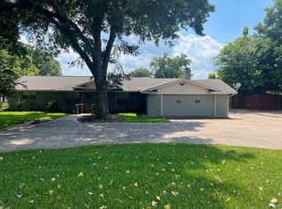 317 Lakeshore Dr, Waxahachie, TX 75165