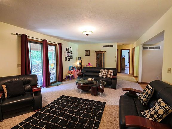 3rd image of 2905 Saybrook Dr