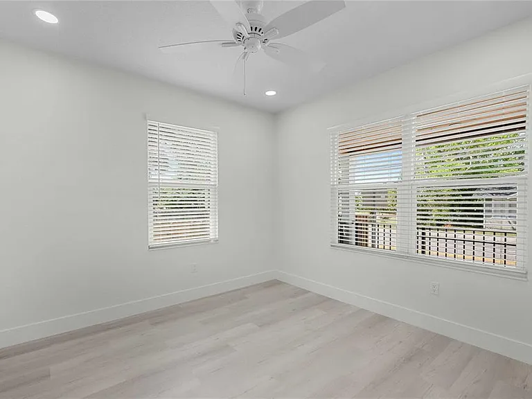 2203 N Blvd — Photo 25