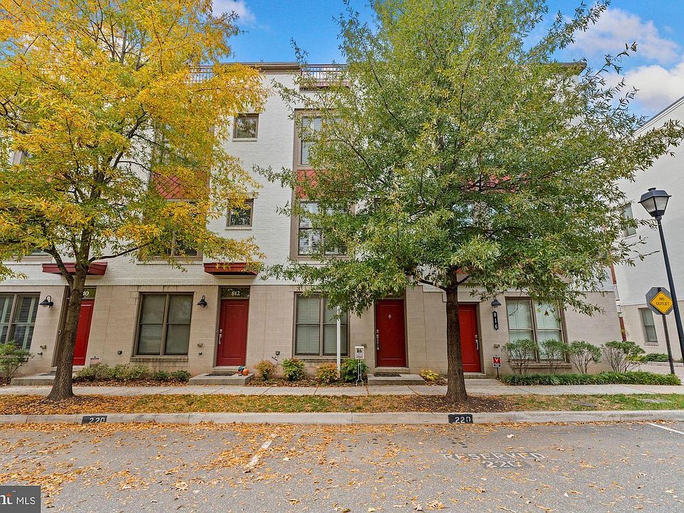 1st image of 814 Snowden Hallowell Way