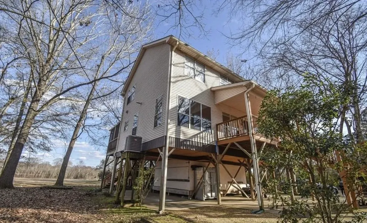 3 bed, 2249 sqft, $2,750 — Photo 3