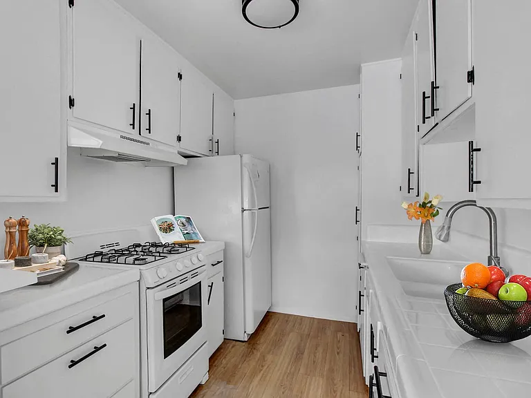 Valparaiso Apartments — Photo 6