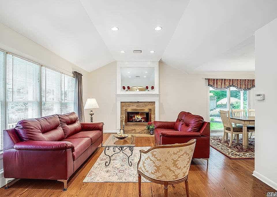 1st image of 8 Country Club Dr