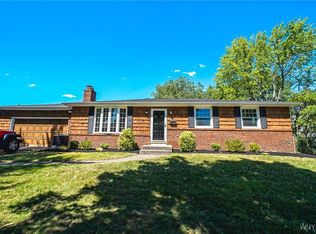 16 Treehaven Rd, West Seneca, NY 14224