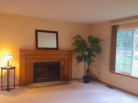 LR w/wood Fireplace