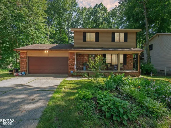 5244 Olde Shawboro Rd, Grand Blanc, MI 48439