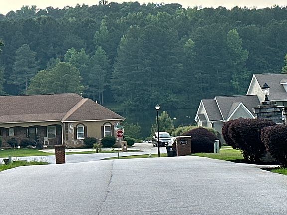 4th image of 100 Walden Dr