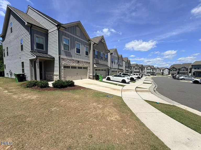 2222 Bohan Ct — Photo 3