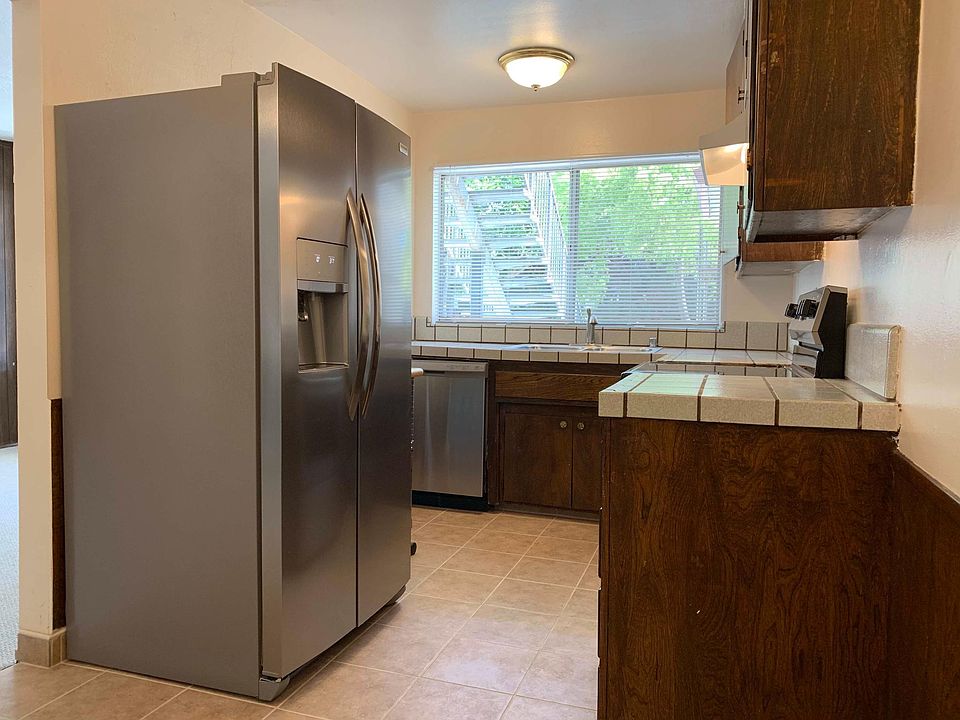 1st image of 662 Belladonna Ct APT 2