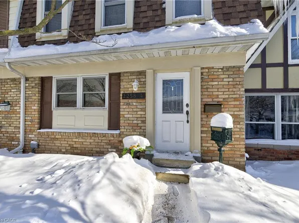 2258 Upper Middle Rd #4, Burlington, ON L7P 2Z9