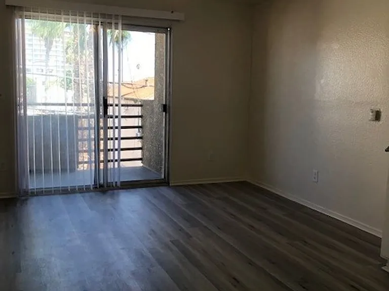 Elm Terrace Apartments — Photo 43