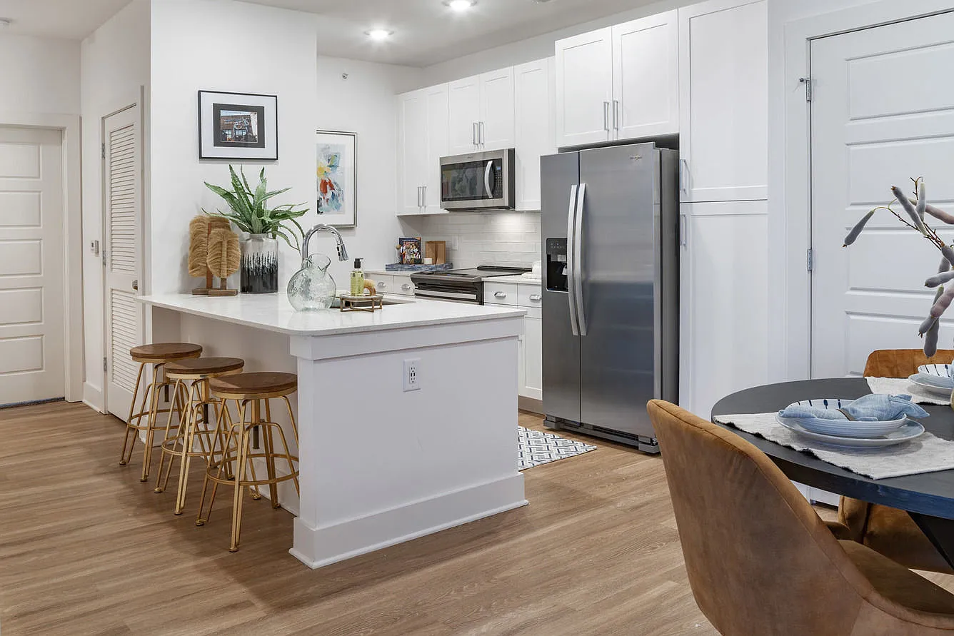The Collins Apartments — Photo 1
