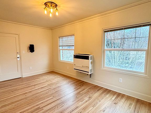5th image of 236 SE 32nd Ave #201