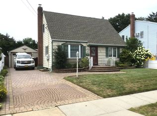 999 Washington Ave, Westbury, NY 11590