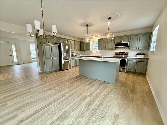 4th image of 704 Chaucer Ln