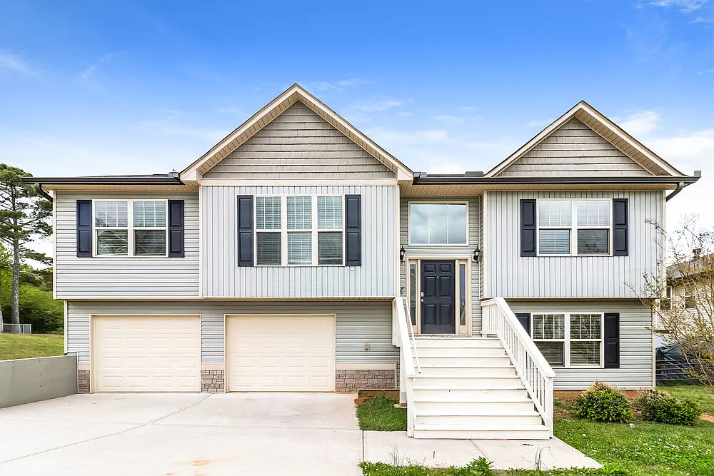 5 bed, 3.0 bath, 2070 sqft, $2,075 — Photo 1