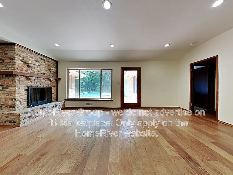 1216 Glen Cove Dr — Photo 2