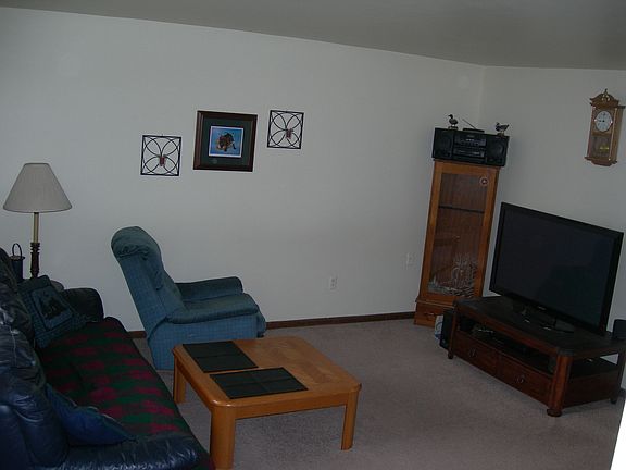 4th image of 29412 Scarborough Dr