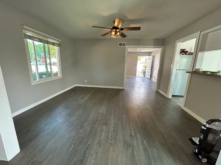 299 Robinhood Ln — Photo 7