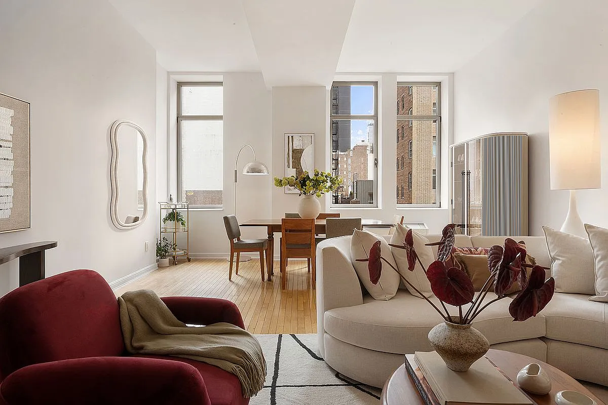 252 7th Ave APT 7K photo 1