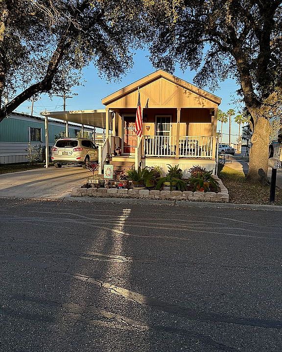 1st image of 196 Lago Vista St