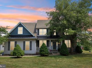 102 Clover Ln, Perkiomenville, PA 18074
