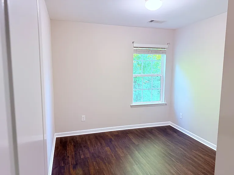 4040 Queensbridge Rd — Photo 7