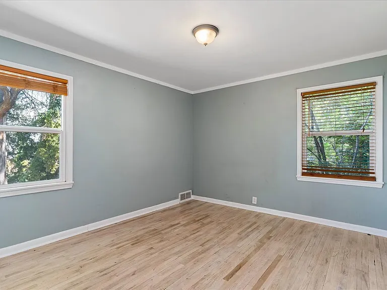 15 E Sylvia Dr — Photo 18