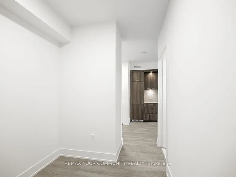 858 Dupont St #823 — Photo 7