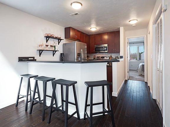 5th image of 120 Burkhall St Unit G