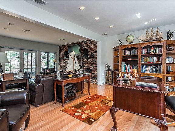 5th image of 87 Whitewood Dr