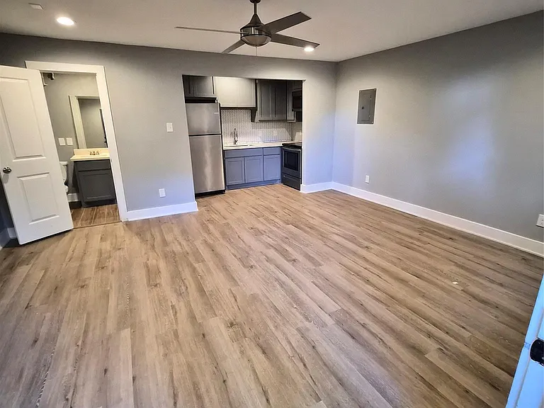 1421 Marshall St #2 — Photo 3