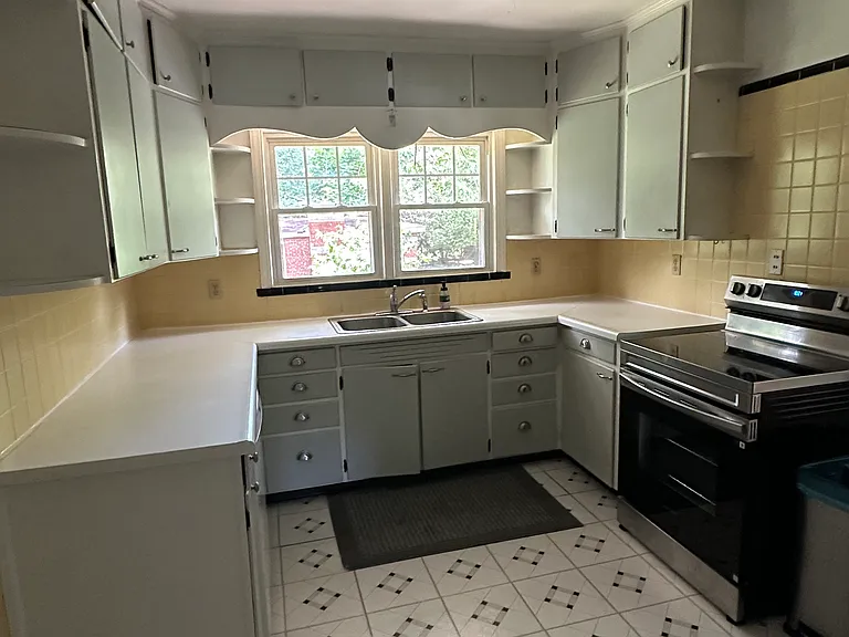 13 N Greenwood Ave — Photo 10