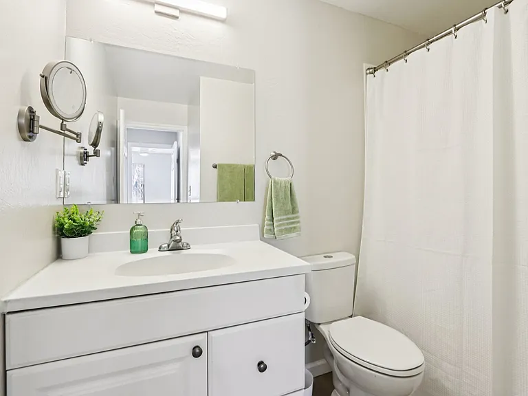 2 bed, 1.0 bath, 840 sqft, $2,245 — Photo 12