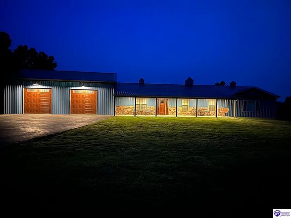 3rd image of 978 Shady Ln