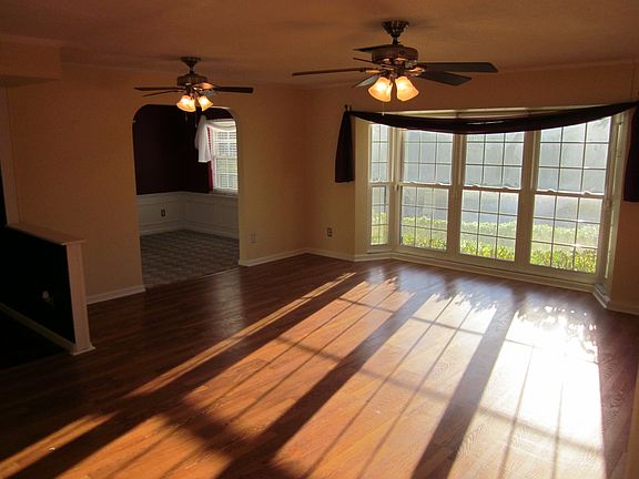 4th image of 3037 Bay Tree Dr