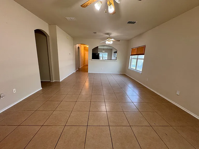 908 N Creek Blvd — Photo 7