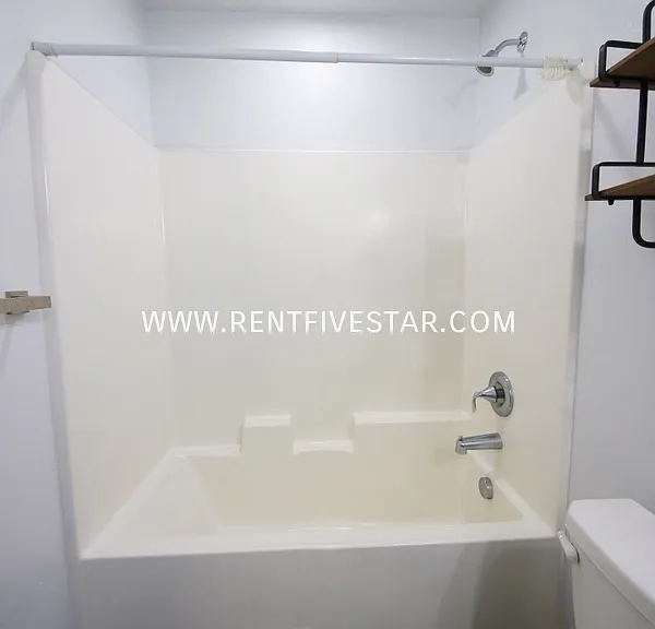 1142 Valencia Dr — Photo 13
