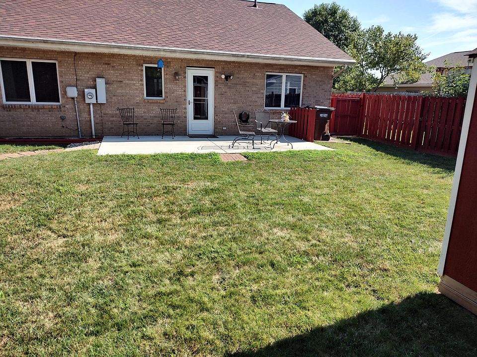 1st image of 944 Bloomfield Ct