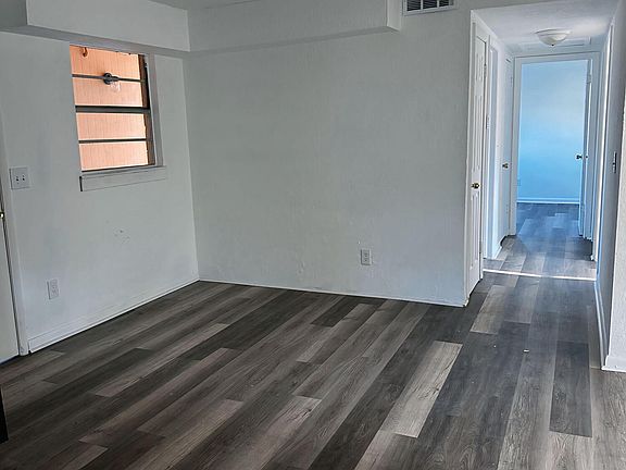 4th image of 2202 W 12TH Street