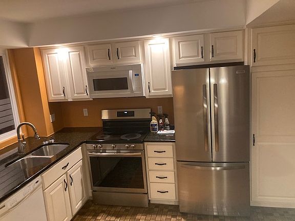 Lots of storage new fridge and stove