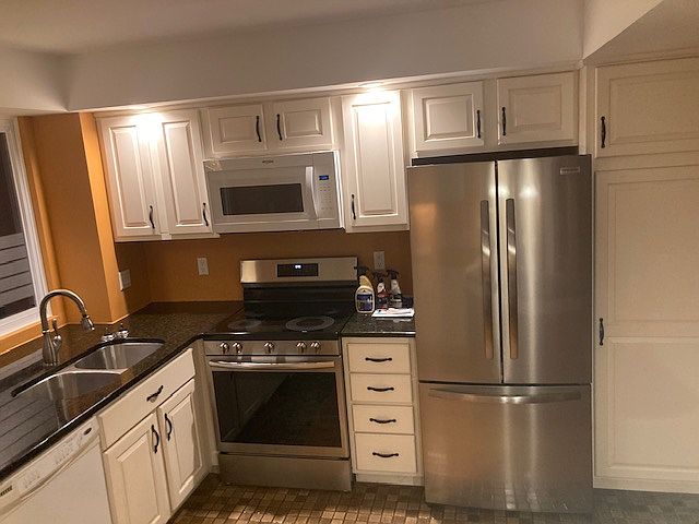 Lots of storage new fridge and stove