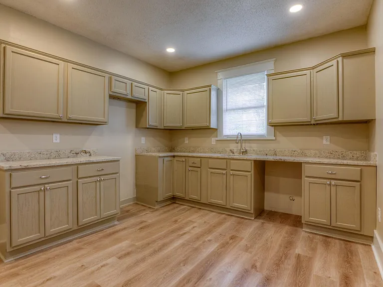 869 Garland St — Photo 8
