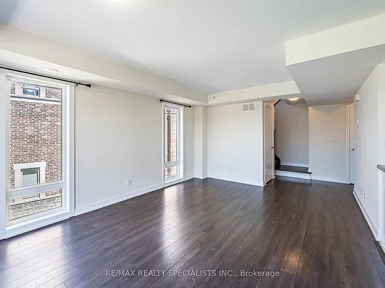30 Dunsheath Way #527 — Photo 8