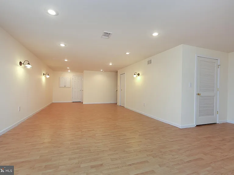46 Hoover Ave — Photo 29