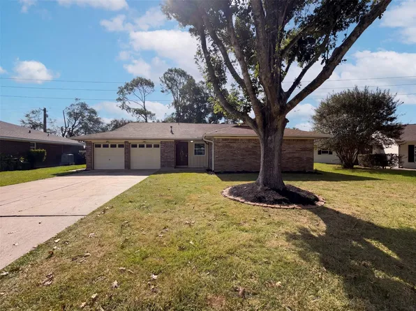 609 S Heather Ln, Friendswood, TX 77546