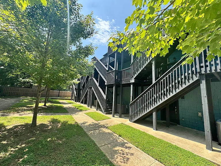 1975 N Bourbon Dr — Photo 3