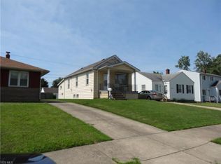 12508 Park Knoll Dr, Garfield Heights, OH